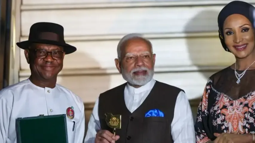 Nigerian President Bola Ahmed Tinubu (left) with Indian PM Narendra Modi (middle)