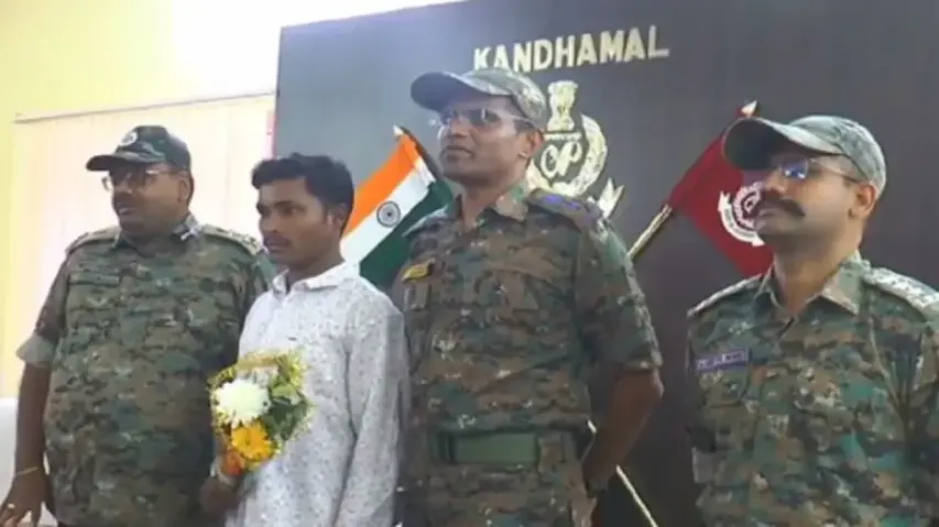 Maoist leader Bija Madabi lays down arms in Odisha’s Kandhamal