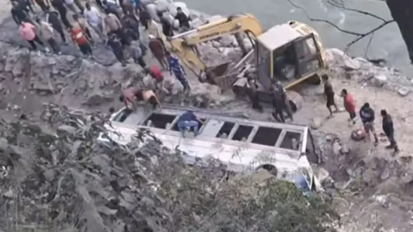 6 killed, 15 injured as bus plunges into gorge near West Bengal-Sikkim border