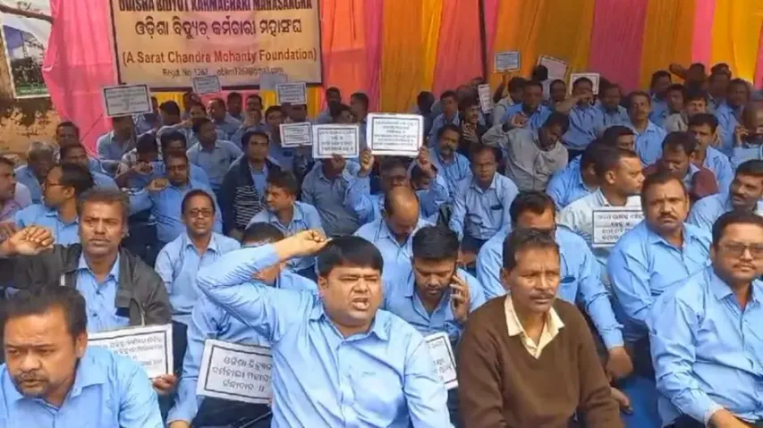 Electricity workers protest over employment terms in Odisha’s Dhenkanal