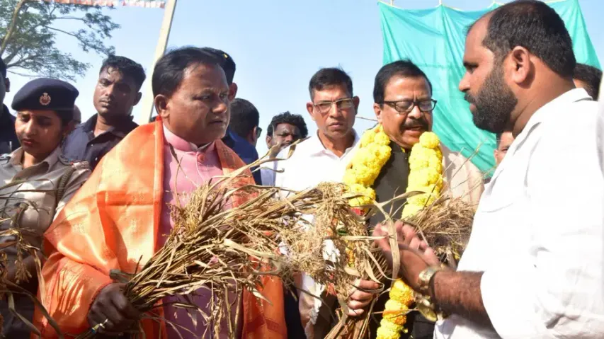 CM Mohan Majhi with Farmers