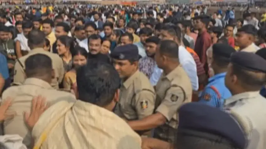 Stampede-like situation in Puri, devotees break security barricades in front of Jagannath Temple