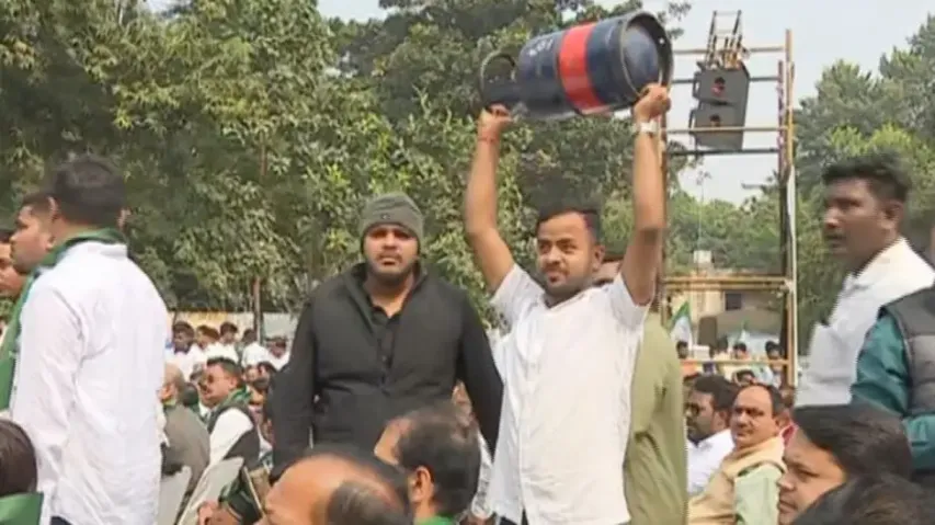 BJD leaders and workers hit Bhubaneswar streets over soaring prices in Odisha