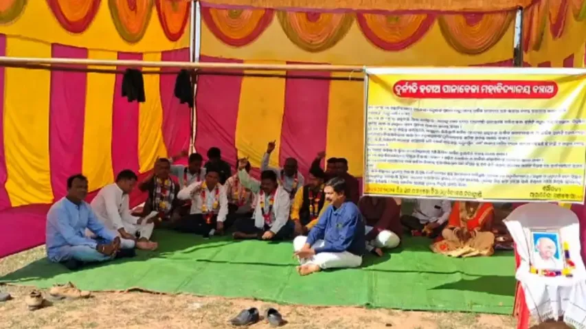 Protest erupts over 'corruption' in Junior College in Odisha's Nabarangpur