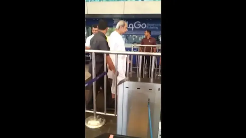 Naveen Patnaik, VK Pandian spotted at Coimbatore airport