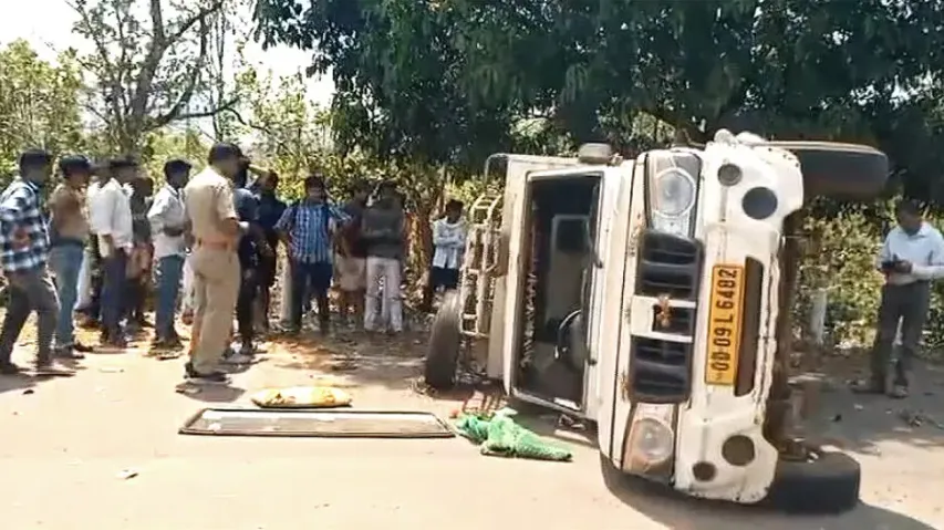Over 30 including children, women injured as pick-up van overturns in Odisha