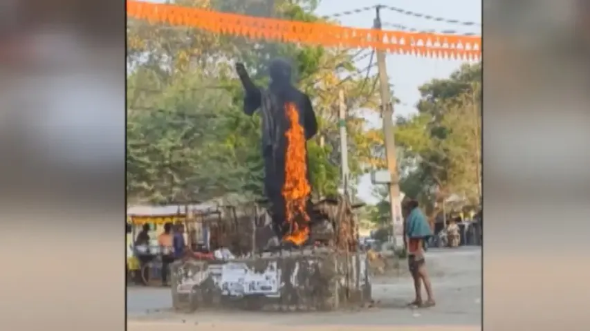 Former Odisha CM Biju Patnaik’s statue in Bolangir set ablaze