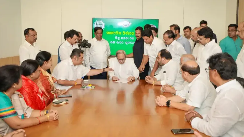 Naveen Patnaik files nomination paper for BJD presideny