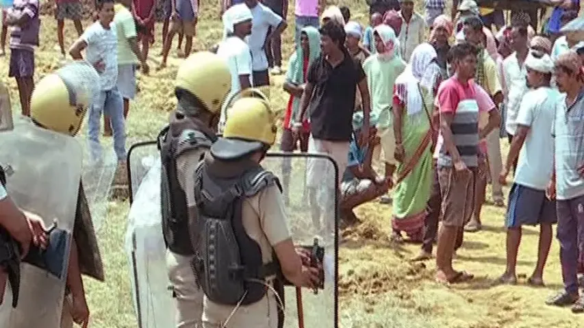 Tension erupts over RSP railway line construction in Rourkela; 1 dead, several police personnel inju