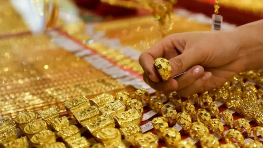 Gold at Rs 1 Lakh! Experts' predictions amid Trump tariffs, recession fears