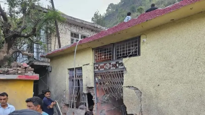 Pakistan Army shells areas along LoC in Jammu & Kashmir