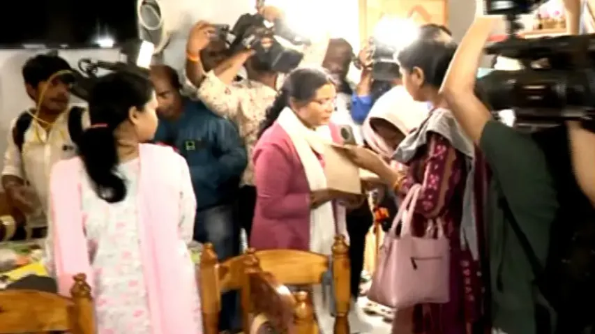 Tainted Odisha govt engineer’s wife snatches seized items during Vigilance raid