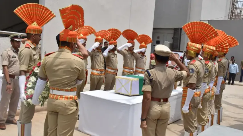 Vijay Rupani cremated with full state honours at Rajkot