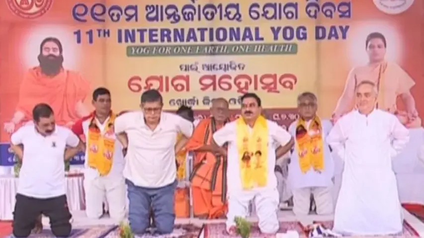 International Day of Yoga: Hundreds join Puri Gajapati Maharaja, BJP National VP Baijayant Panda in 