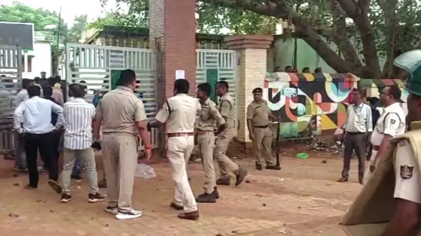 BJD, BJP workers clash outside Athagarh block office; tension prevails