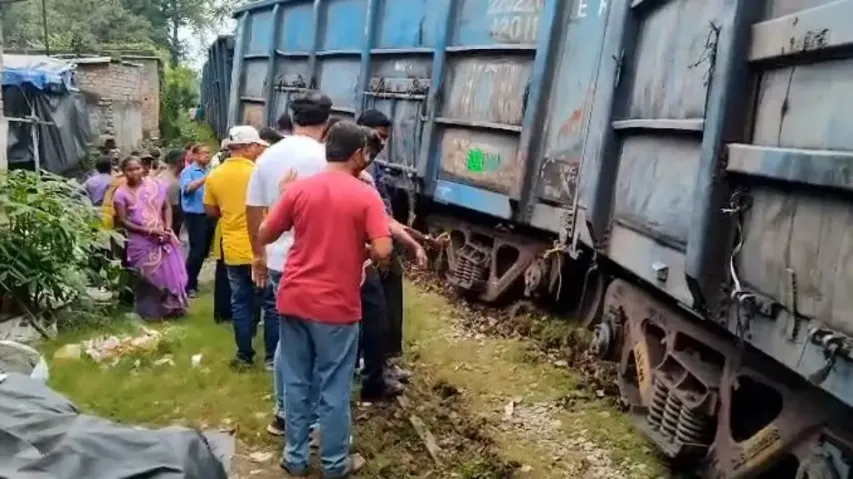 Over 11 wagons jump tracks at Biramitrapur