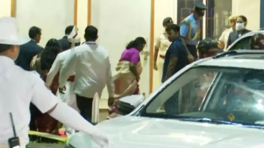 FM College girl’s self-immolation bid: President Droupadi Murmu visits victim at AIIMS Bhubaneswar