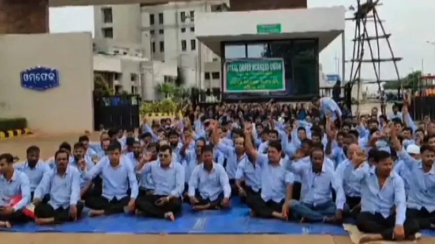Workers protest at OMFED plant in Cuttack, Odisha