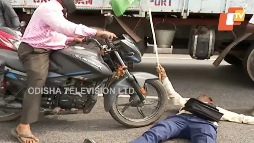 ‘If I don’t reach hospital, he’ll die’: Odisha bandh triggers public outcry as protests clash with e