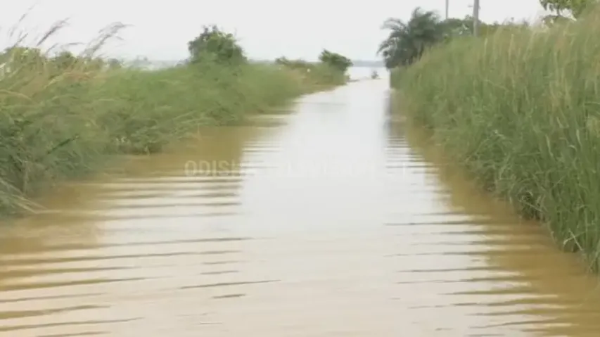 Flood fury in Kendrapara; Brahmani, Kharasrota, Kani rivers inundate several villages
