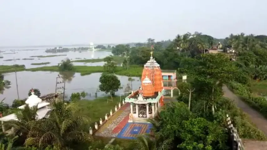 Crocodiles, marooned villages heighten flood misery in Odisha's Kendrapara