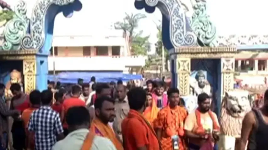 Kanwariyas throng Shiva Shrines across Odisha