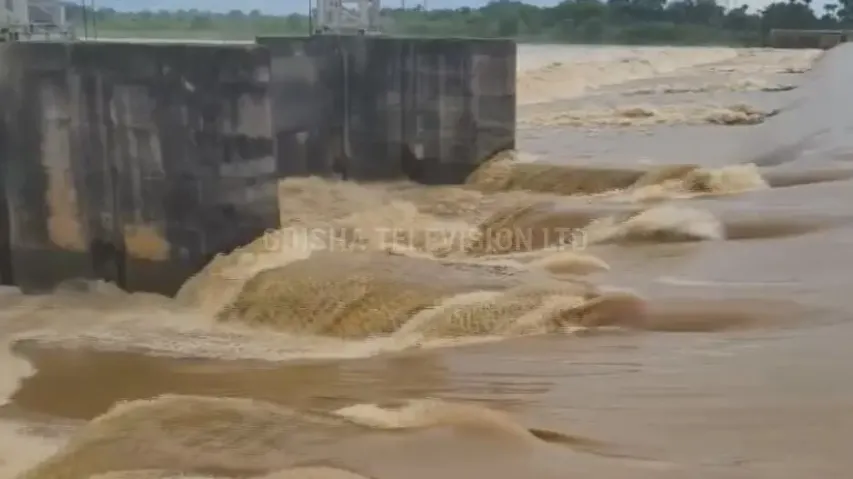 Baitarani river breaches danger mark; villages submerge, bridge collapses in Odisha’s Bhadrak