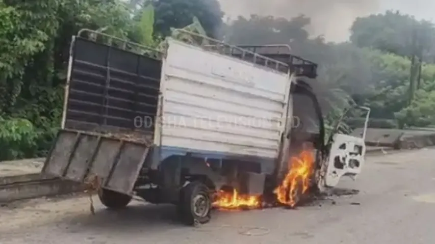 Pickup van transporting cattle illegally set on fire on NH-16 in Bhadrak, 12 cows rescued