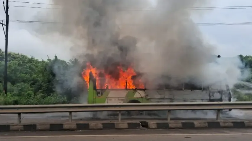 Ama Bus en route from Cuttack gutted in fire on NH-16 near Khordha; chain of mishaps continues