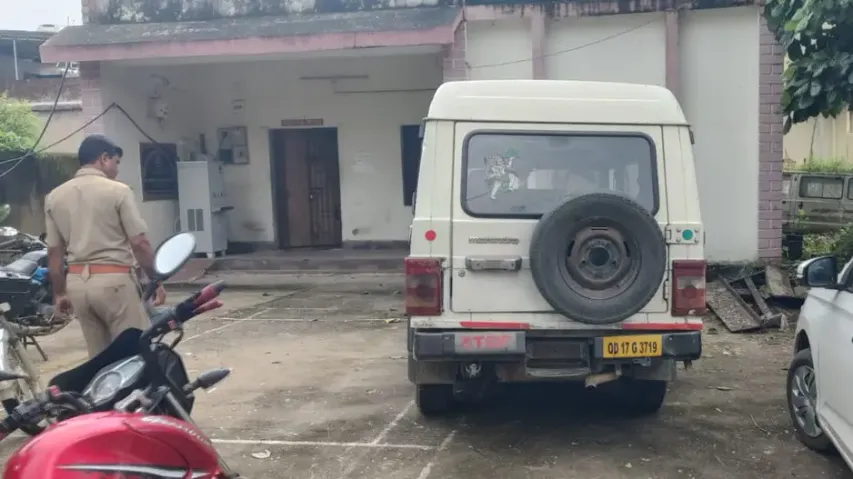 Odisha Police SI critical after SUV rams into Bargarh checkpost during vehicle checking, driver absc