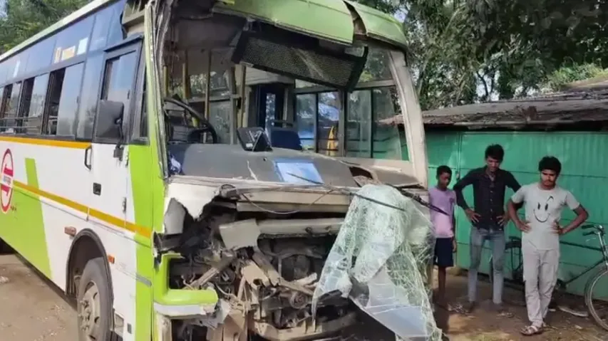 Ama Bus hits tanker in Choudwar; 15 passengers injured, 2 critical shifted to Cuttack SCB