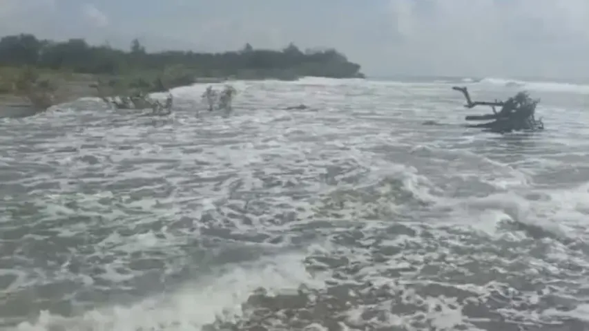 Coastal alarm: Tidal surges flood Jagatsinghpur villages, crops and homes destroyed