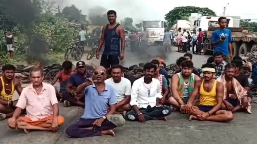 Odisha villagers block National Highway 326 near Ganjam over delayed road repair by contractors