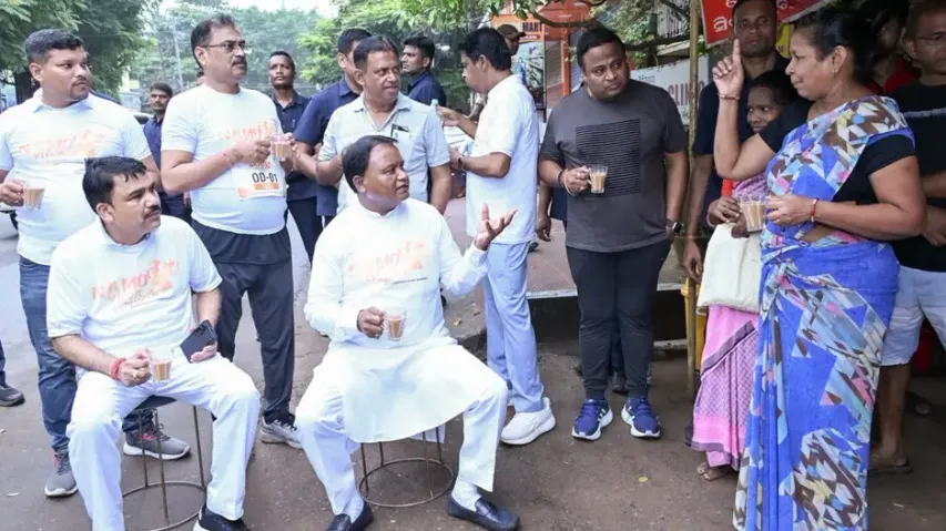 Odisha CM Mohan Majhi interacts with locals at tea stall after ‘Namo Yuva Run 2025’