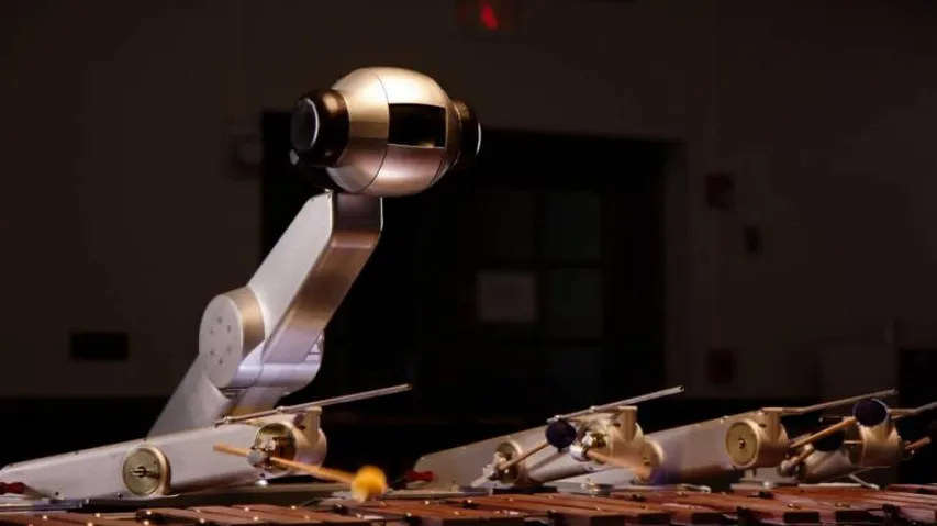 This robot uses AI to write and play own music