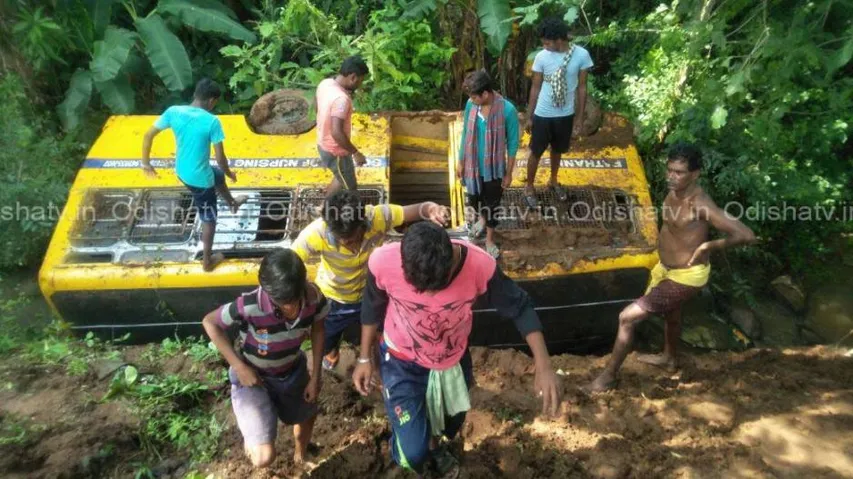 20 injured as school bus overturns