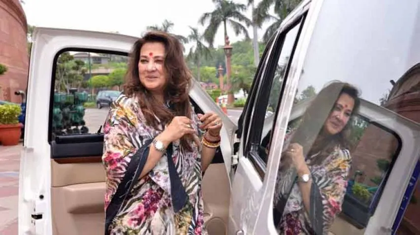 Moon Moon says Kolkata clashes 'tiny bit of violence'