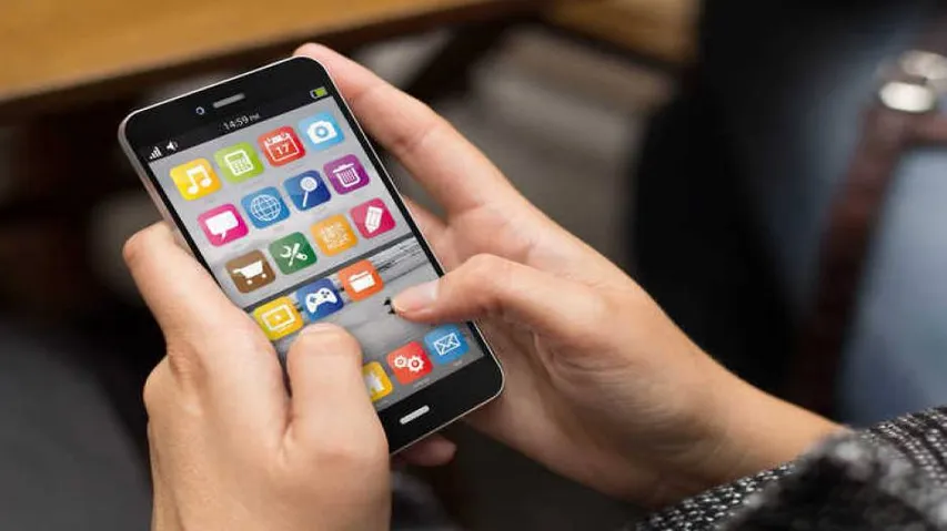 Smartphone screens harbour more germs than a toilet seat: Study