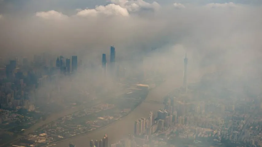 Hand-held fans to tackle Beijing smog