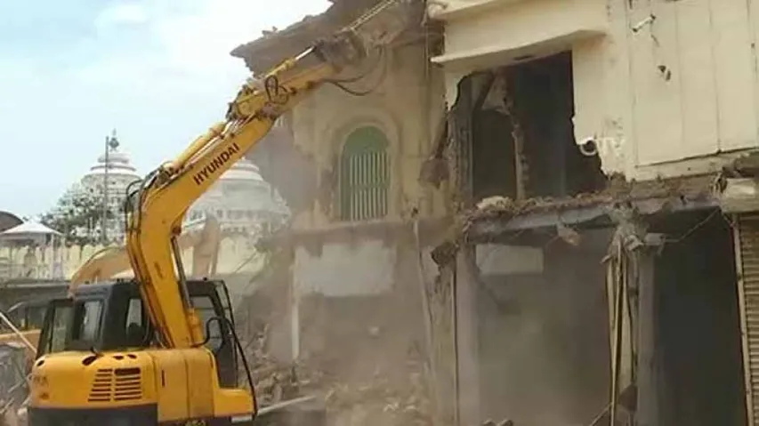 Removal Of Encroachments Up To 75 m From Srimandir's Meghanad Pacheri Begins
