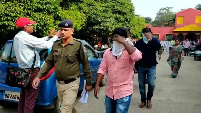 Station Master Among 3 Arrested For Theft From Train Parcel Van