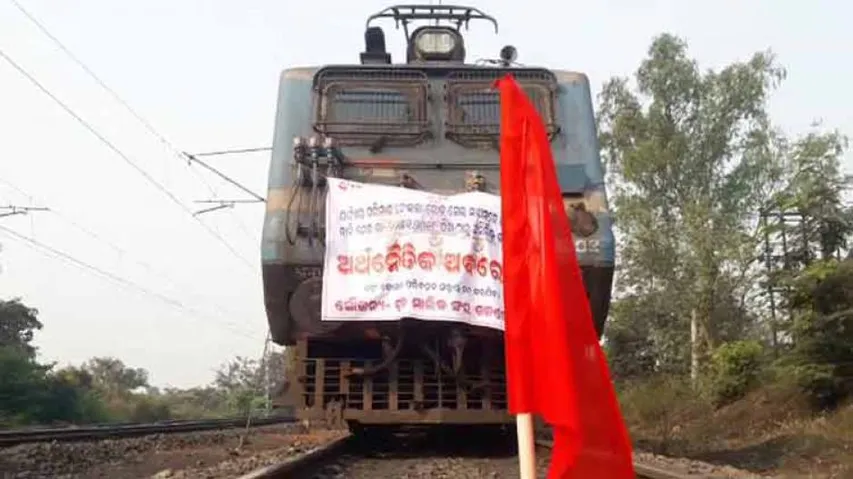 Truckers resort to indefinite economic blockade in Talcher