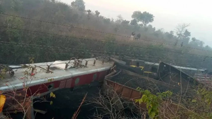 Naxals Blow up Railway Track Derailing 15 Bogies, Train Services Affected