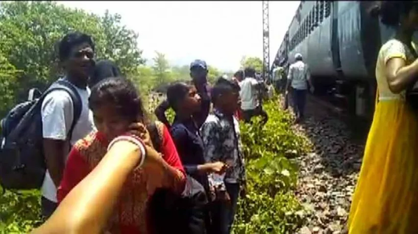 Narrow escape for passengers as bogie of Mumbai-Howrah LTT express catches fire