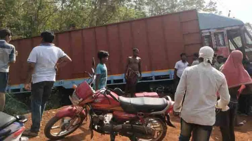 Five cattle killed as truck skids off road in Dhenkanal
