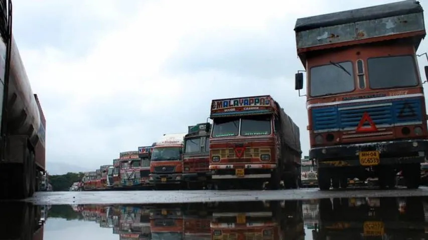 Truckers call off strike after Centre assures to look into demands