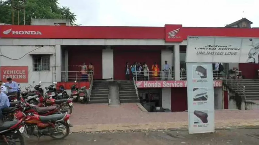 Rs 10 lakh looted from two-wheeler showroom in Odisha