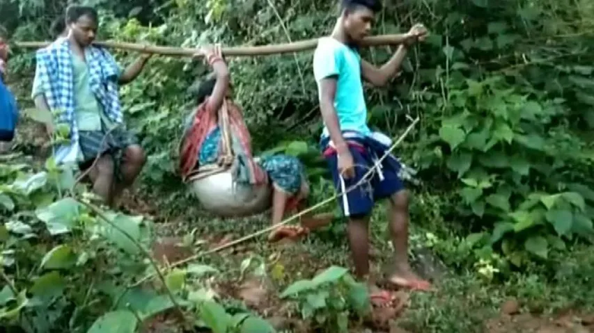 Development In Doldrums: Pregnant Woman Carried On Sling To Hospital, Delivers Stillborn