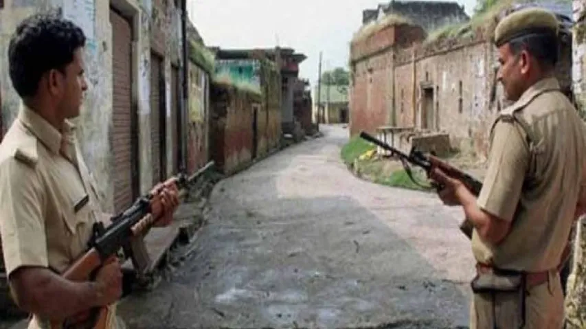 Nine people including two policemen injured in UP clash