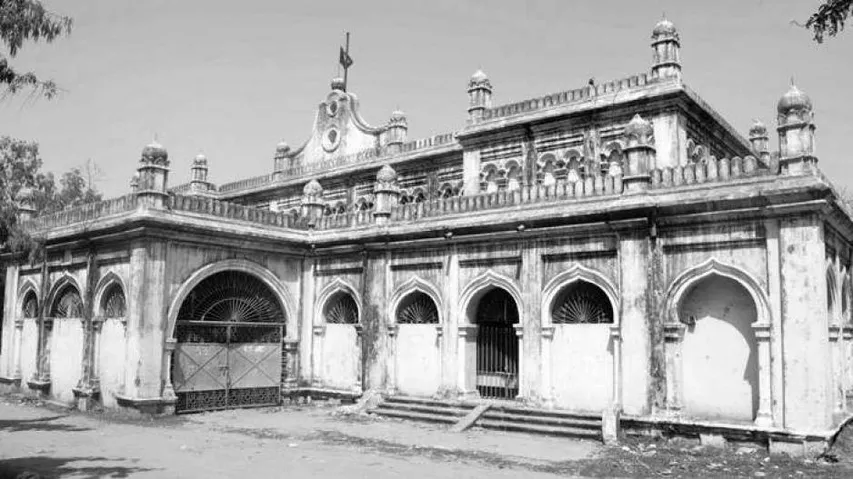 Renovation of Victoria town hall begins